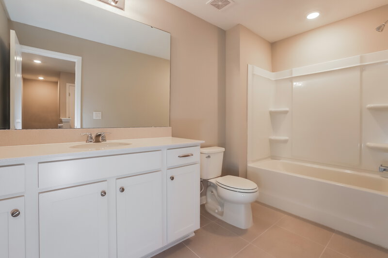 2,075/Mo, 2156 Tehama Court Lakeland, FL 33805 Bathroom View