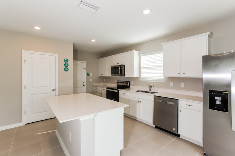 2,075/Mo, 2164 Tehama Court Lakeland, FL 33805 Kitchen View 3