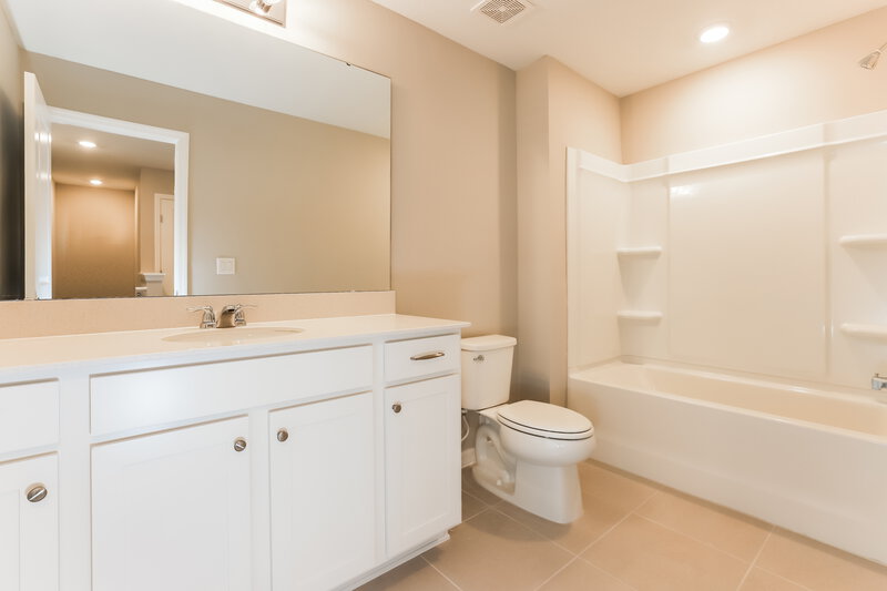 2,075/Mo, 2164 Tehama Court Lakeland, FL 33805 Bathroom View