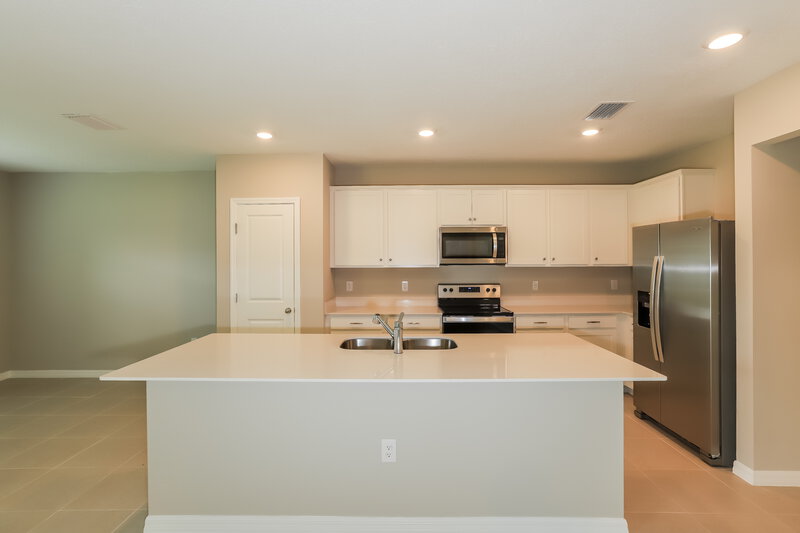 3,990/Mo, 2180 Tehama Court Lakeland, FL 33805 Kitchen View
