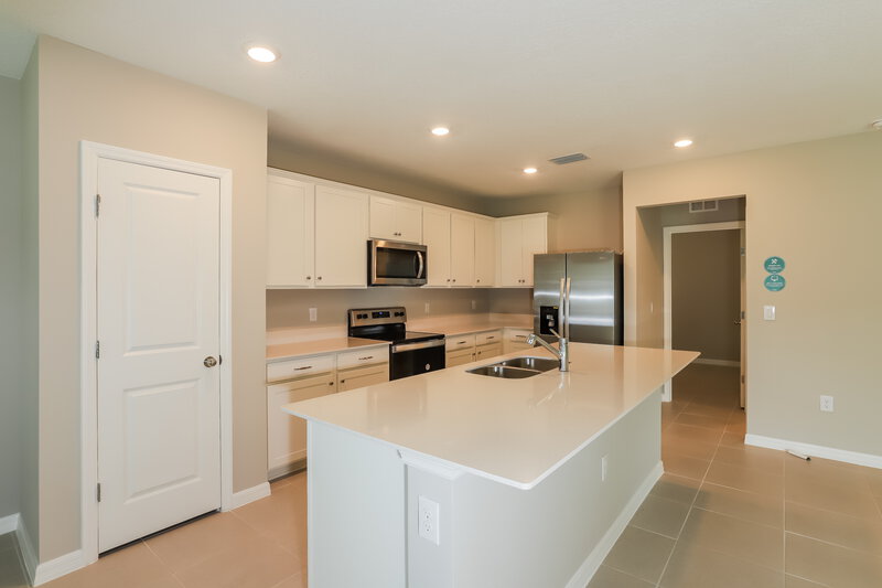 3,990/Mo, 2180 Tehama Court Lakeland, FL 33805 Kitchen View 2