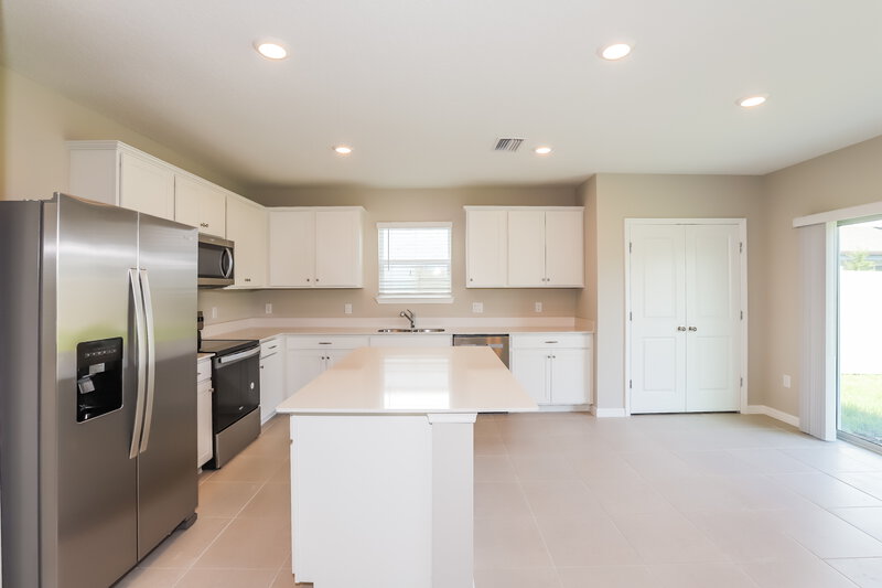 2,405/Mo, 2184 Tehama Court Lakeland, FL 33805 Kitchen View