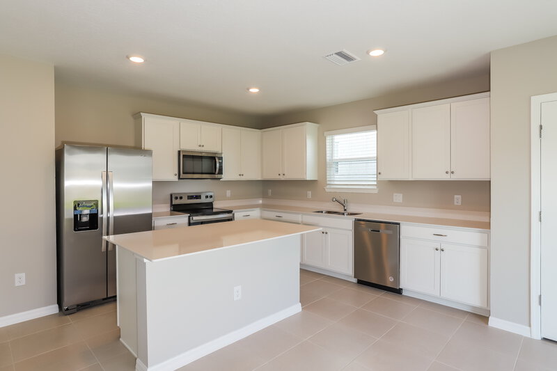 2,405/Mo, 2184 Tehama Court Lakeland, FL 33805 Kitchen View 2