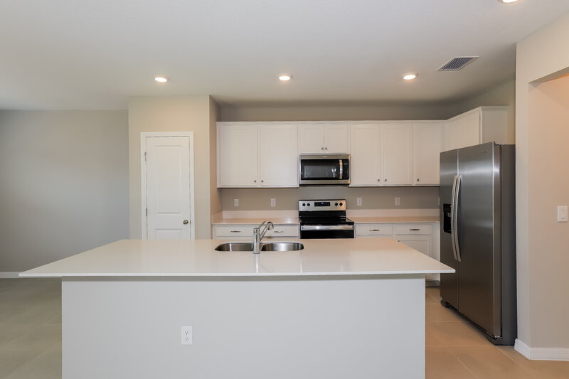 2,455/Mo, 2188 Tehama Court Lakeland, FL 33805 Kitchen View