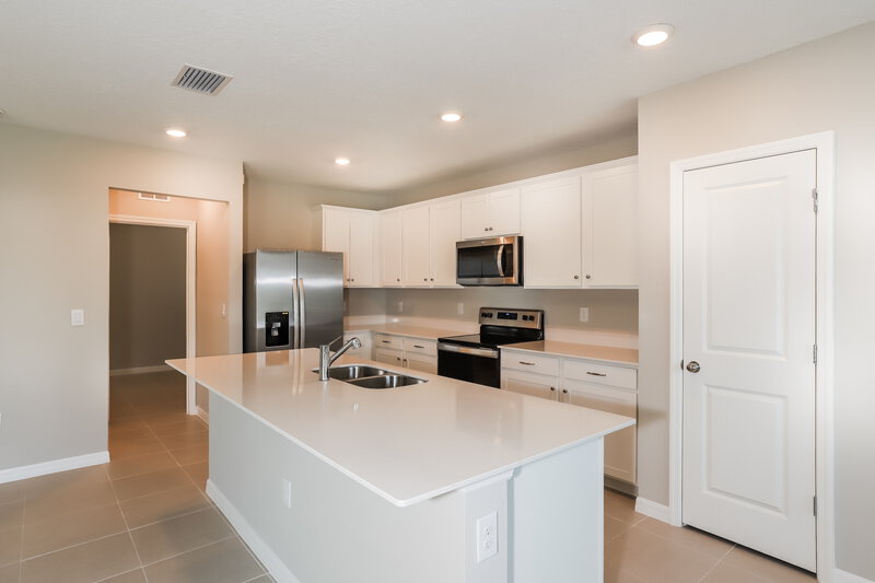2,490/Mo, 2196 Tehama Court Lakeland, FL 33805 Kitchen View 2