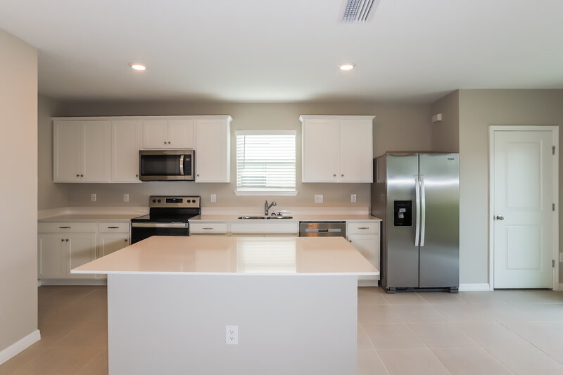 2,075/Mo, 2363 Shasta Street Lakeland, FL 33805 Kitchen View