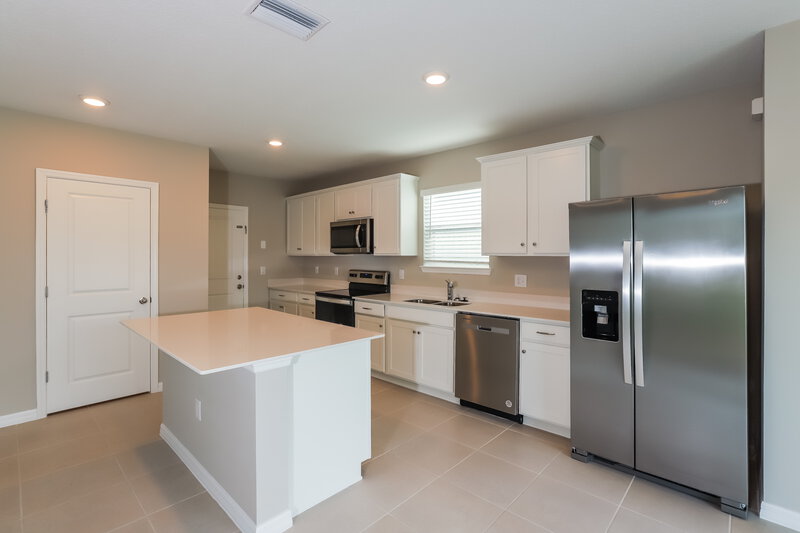 2,075/Mo, 2363 Shasta Street Lakeland, FL 33805 Kitchen View 2