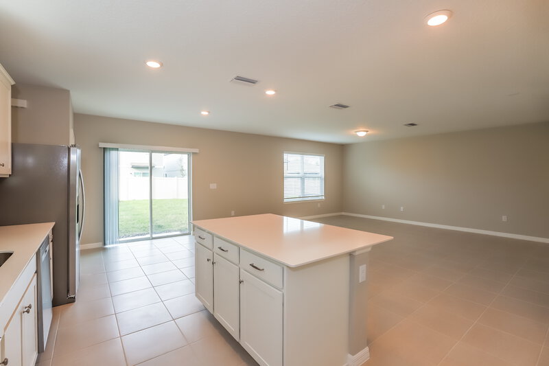 2,075/Mo, 2363 Shasta Street Lakeland, FL 33805 Kitchen View 3