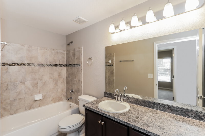 2,095/Mo, 4124 Sundance Place Loop Mulberry, FL 33860 Bathroom View