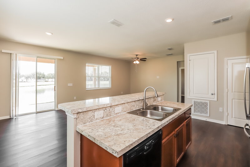 1,995/Mo, 4251 Moon Shadow Loop Mulberry, FL 33860 Kitchen View 2