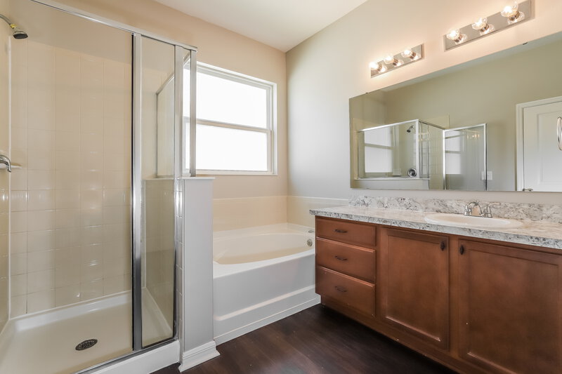 1,995/Mo, 4251 Moon Shadow Loop Mulberry, FL 33860 Main Bathroom View