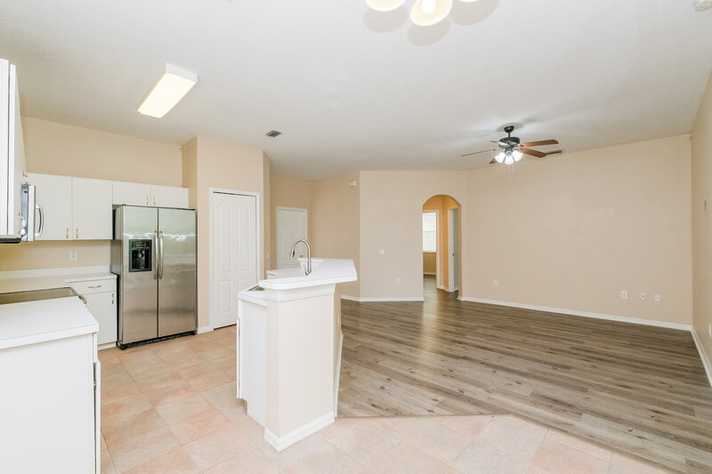 2,315/Mo, 25402 Seven Rivers Cir Land O' Lakes, FL 34639 Kitchen View