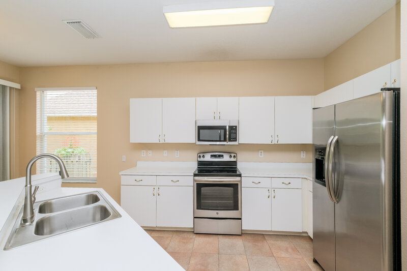 2,315/Mo, 25402 Seven Rivers Cir Land O' Lakes, FL 34639 Kitchen View 2