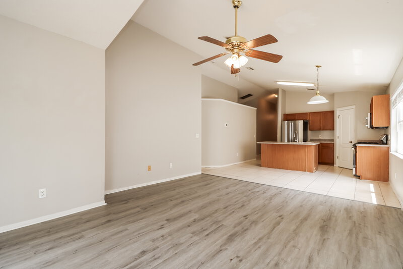 1,925/Mo, 7612 Clovelly Park Pl Apollo Beach, FL 33572 Living Room View 2