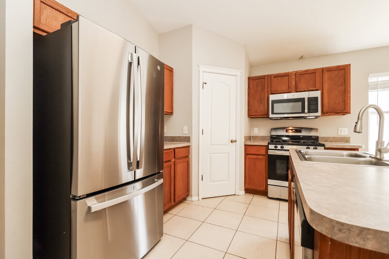 1,925/Mo, 7612 Clovelly Park Pl Apollo Beach, FL 33572 Kitchen View 2