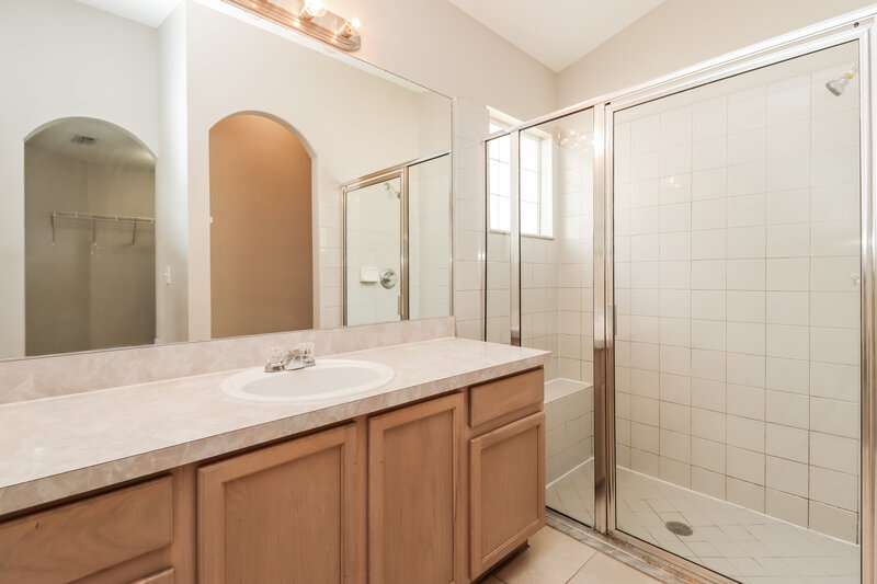 1,925/Mo, 7612 Clovelly Park Pl Apollo Beach, FL 33572 Main Bathroom View