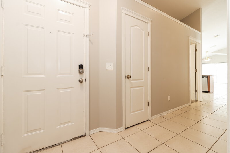 1,925/Mo, 7612 Clovelly Park Pl Apollo Beach, FL 33572 Hallway View