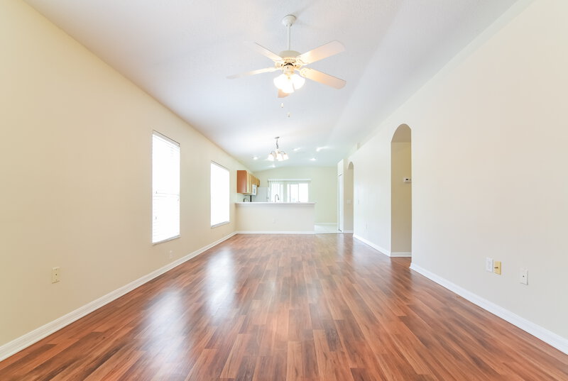 2,950/Mo, 7870 Carriage Pointe Dr Gibsonton, FL 33534 Living Room View