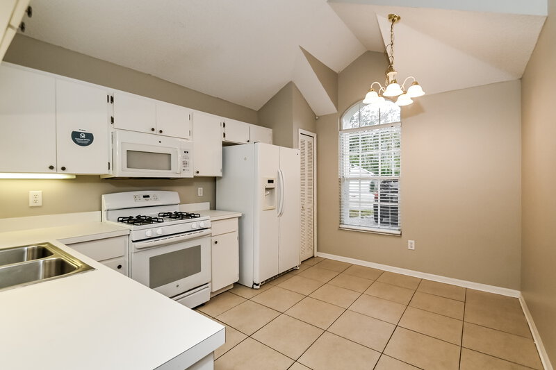 2,320/Mo, 28547 Tall Grass Dr Wesley Chapel, FL 33543 Kitchen View