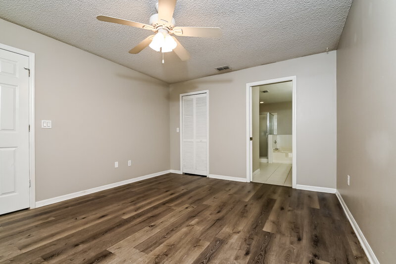 2,320/Mo, 28547 Tall Grass Dr Wesley Chapel, FL 33543 Main Bedroom View