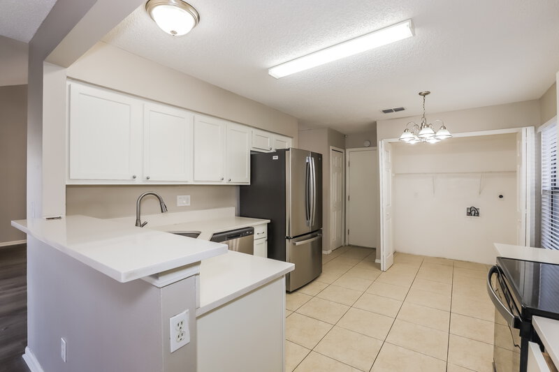 3,400/Mo, 2416 Kenwick Dr Valrico, FL 33596 Kitchen View 3