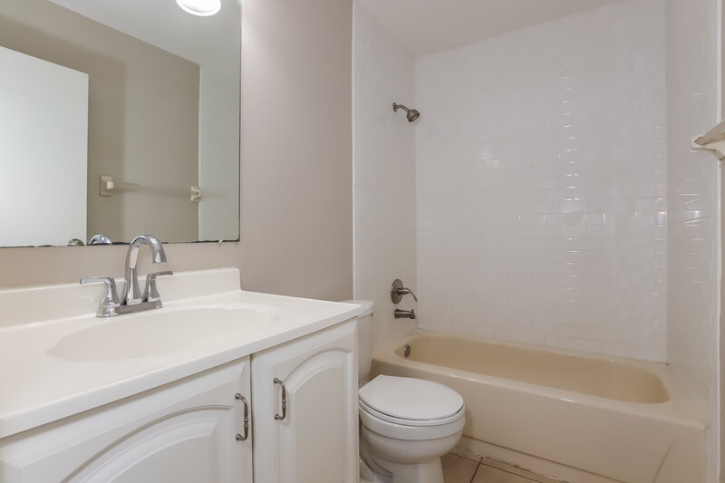 3,400/Mo, 2416 Kenwick Dr Valrico, FL 33596 Bathroom View