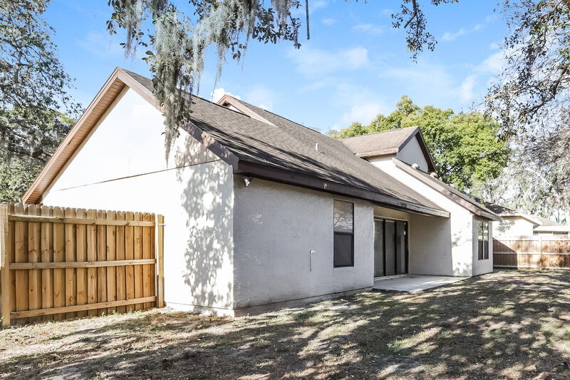3,400/Mo, 2416 Kenwick Dr Valrico, FL 33596 Rear View