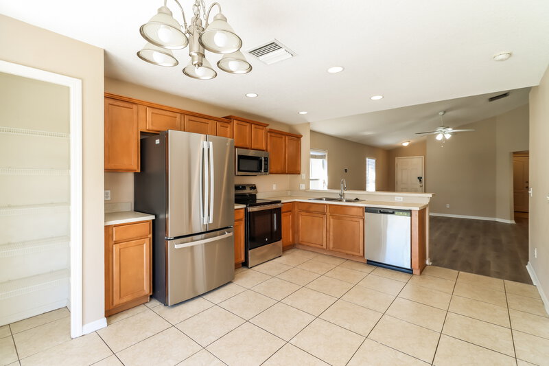 3,200/Mo, 8507 Deer Chase Dr Riverview, FL 33578 Kitchen View 2