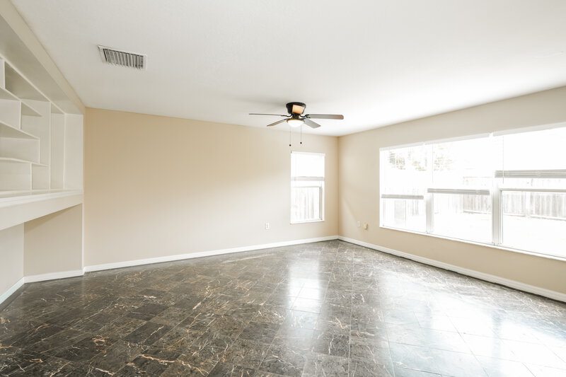 2,195/Mo, 12116 Tree Haven Ave Gibsonton, FL 33534 Living Room View 2