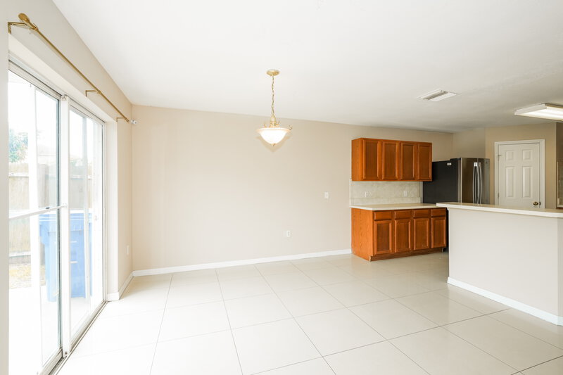2,195/Mo, 12116 Tree Haven Ave Gibsonton, FL 33534 Dining Room View
