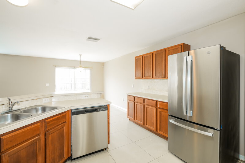 2,195/Mo, 12116 Tree Haven Ave Gibsonton, FL 33534 Kitchen View 2