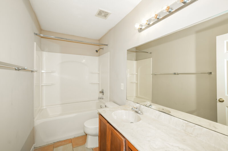2,195/Mo, 12116 Tree Haven Ave Gibsonton, FL 33534 Bathroom View