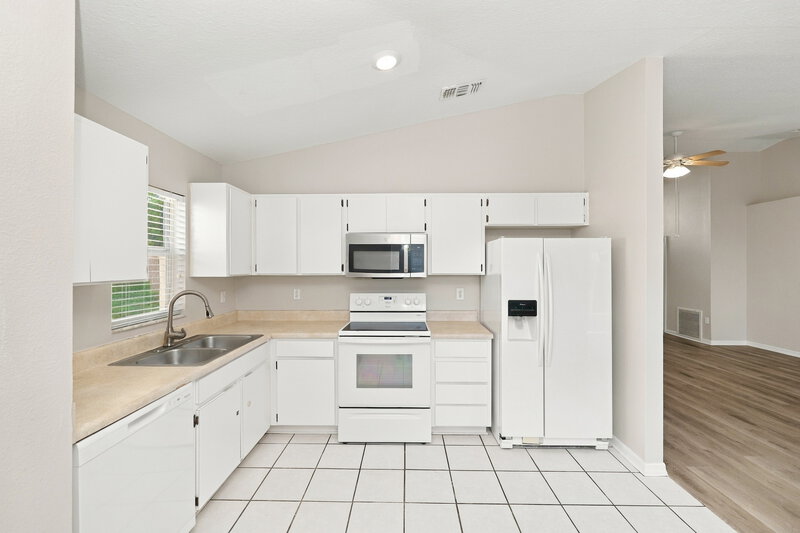 2,260/Mo, 219 Lookout Dr Apollo Beach, FL 33572 Kitchen View