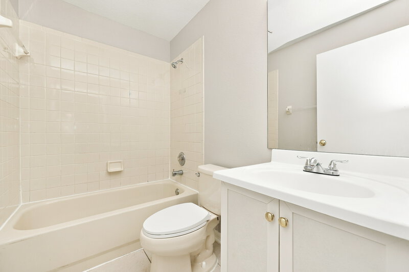 2,260/Mo, 219 Lookout Dr Apollo Beach, FL 33572 Bathroom View