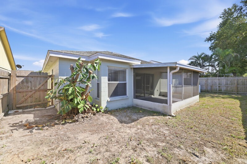 2,260/Mo, 219 Lookout Dr Apollo Beach, FL 33572 Rear View