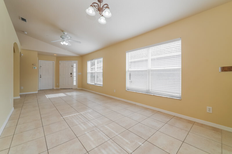 1,835/Mo, 7426 Oxford Garden Cir Apollo Beach, FL 33572 Living Room View 2