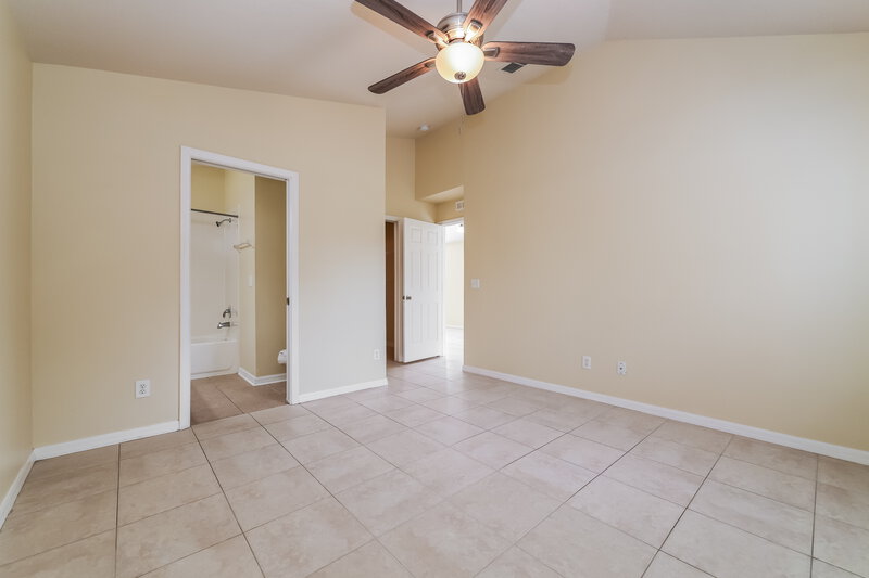 1,835/Mo, 7426 Oxford Garden Cir Apollo Beach, FL 33572 Main Bedroom View