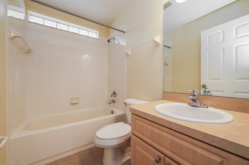1,835/Mo, 7426 Oxford Garden Cir Apollo Beach, FL 33572 Bathroom View