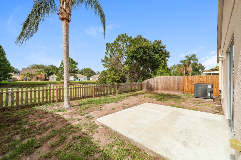 1,835/Mo, 7426 Oxford Garden Cir Apollo Beach, FL 33572 Backyard View