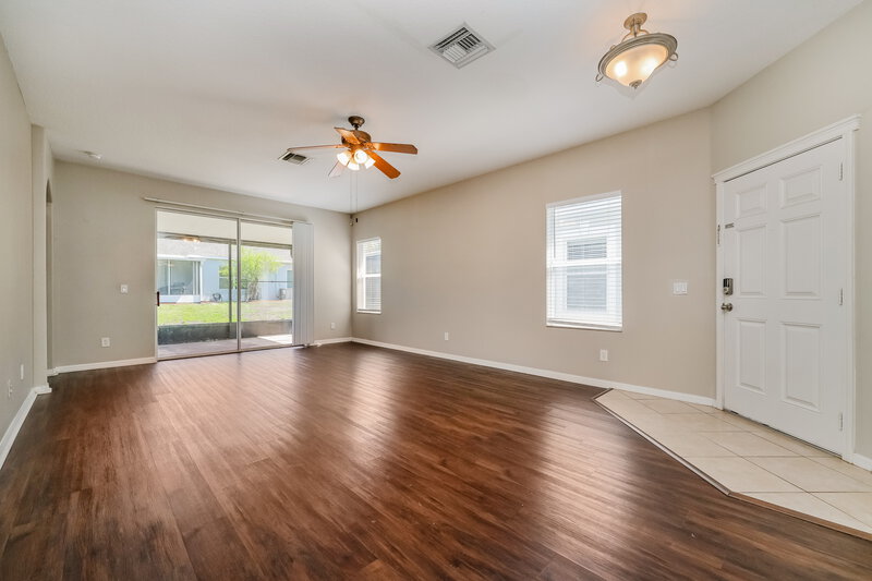 2,060/Mo, 6816 Surrey Oak Dr Apollo Beach, FL 33572 Living Room View