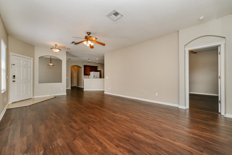 2,060/Mo, 6816 Surrey Oak Dr Apollo Beach, FL 33572 Living Room View 2