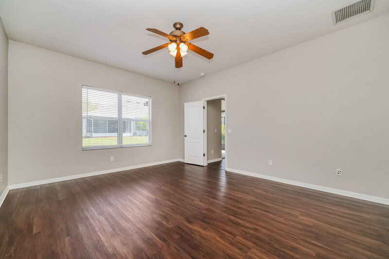 2,060/Mo, 6816 Surrey Oak Dr Apollo Beach, FL 33572 Main Bedroom View 2
