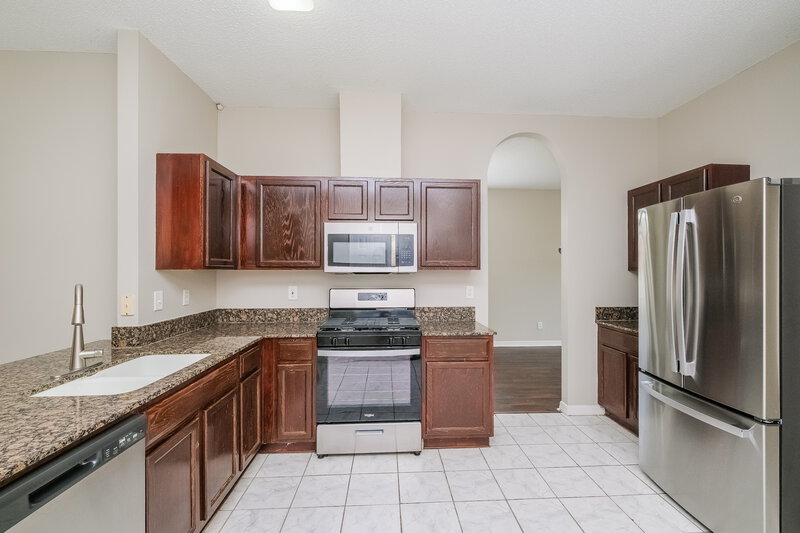 2,580/Mo, 18003 Misty Blue Ln Tampa, FL 33647 Kitchen View