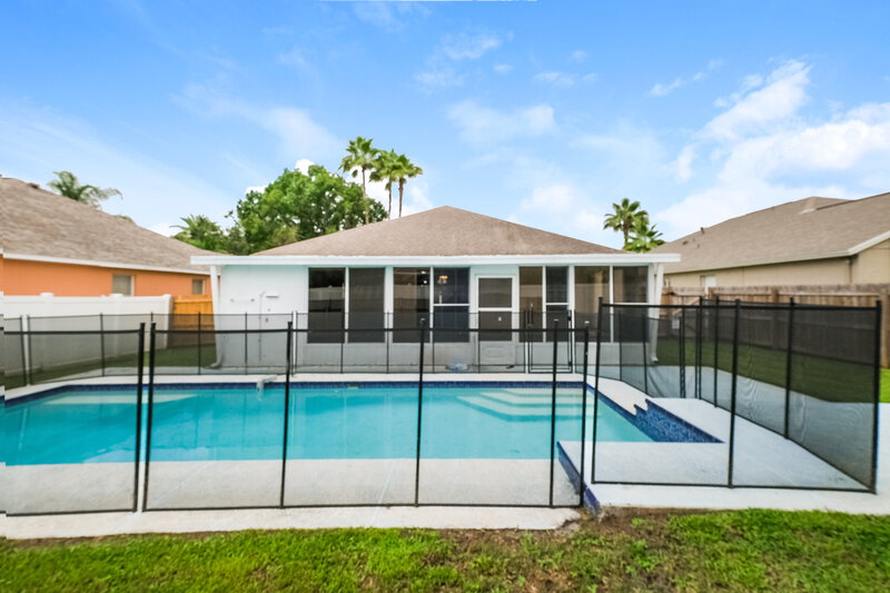 2,580/Mo, 18003 Misty Blue Ln Tampa, FL 33647 Rear View