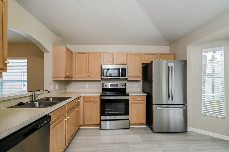 1,935/Mo, 12622 Montford Ln Riverview, FL 33579 Kitchen View 2