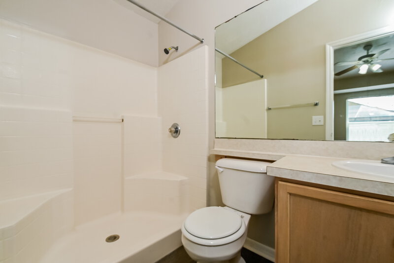 1,935/Mo, 12622 Montford Ln Riverview, FL 33579 Main Bathroom View