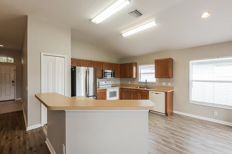 1,940/Mo, 11136 Rodeo Ln Riverview, FL 33579 Kitchen View 2