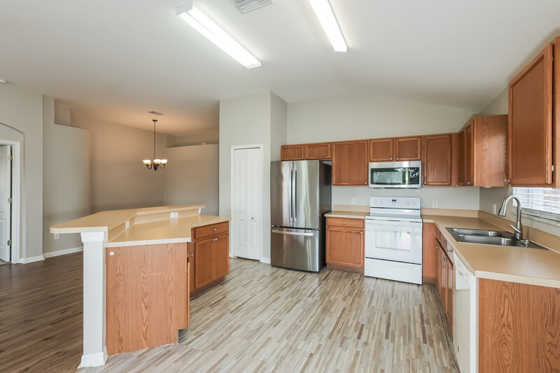 1,940/Mo, 11136 Rodeo Ln Riverview, FL 33579 Kitchen View 3