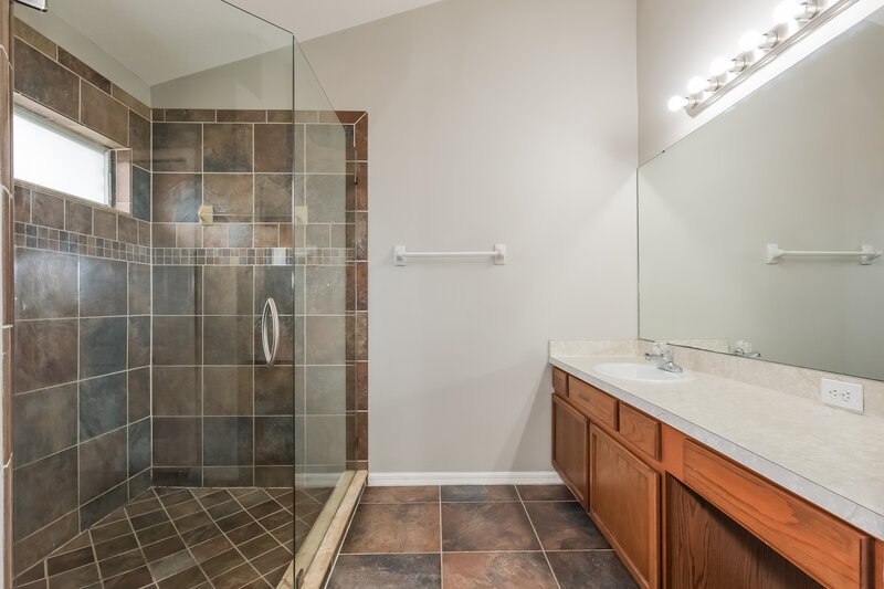 1,940/Mo, 11136 Rodeo Ln Riverview, FL 33579 Main Bathroom View