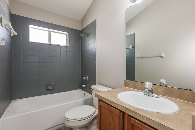 1,940/Mo, 11136 Rodeo Ln Riverview, FL 33579 Bathroom View